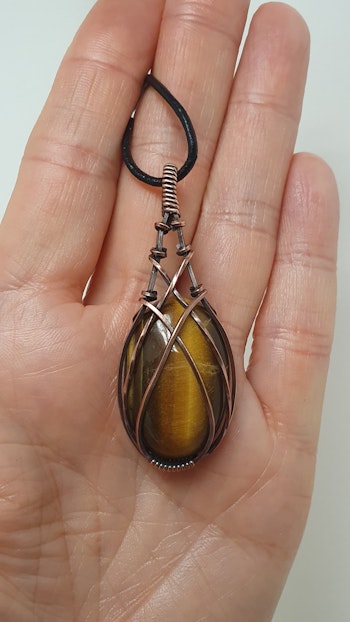 Halsband Criss Cross med tigeröga