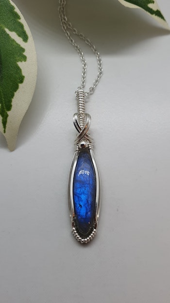 Halsband Classic Curves i 925 sterlingsilver med labradorit