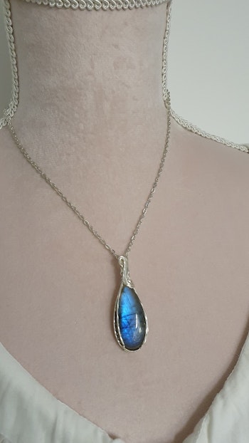 Halsband Swirly i 925 sterlingsilver med labradorit