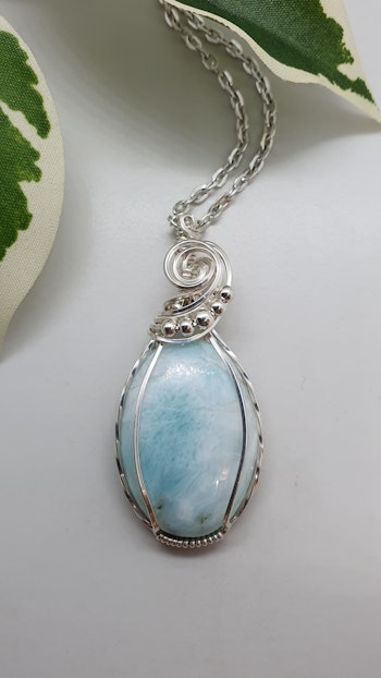 Halsband Swirly Pearls i 925 sterlingsilver med larimar