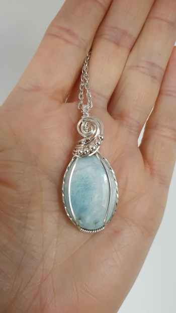 Halsband Swirly Pearls i 925 sterlingsilver med larimar