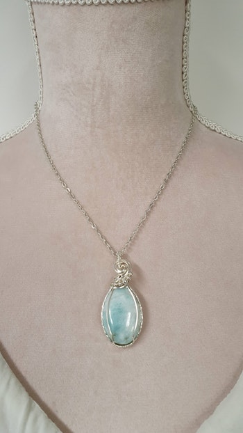 Halsband Swirly Pearls i 925 sterlingsilver med larimar