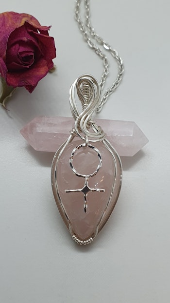 Halsband Swirly Woman i 925 sterlingsilver och rosenkvarts