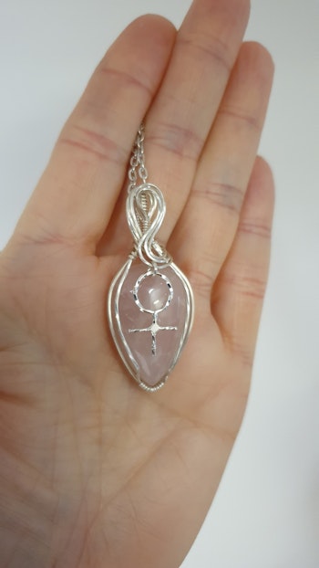 Halsband Swirly Woman i 925 sterlingsilver och rosenkvarts