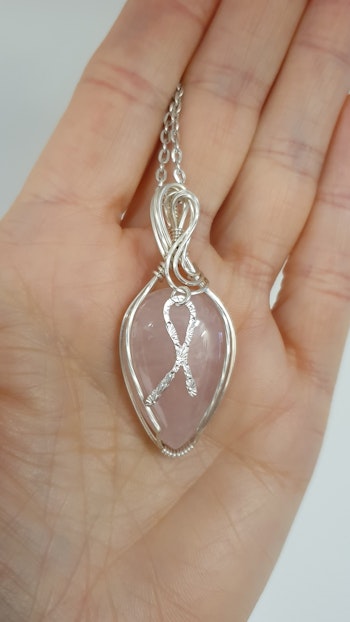 Halsband Pink Ribbon i 925 sterlingsilver med rosenkvarts