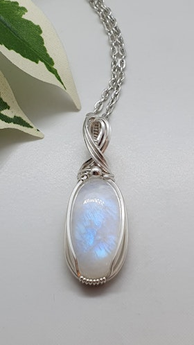 Halsband Classic Curves i 925 sterlingsilver med regnbågsmånsten