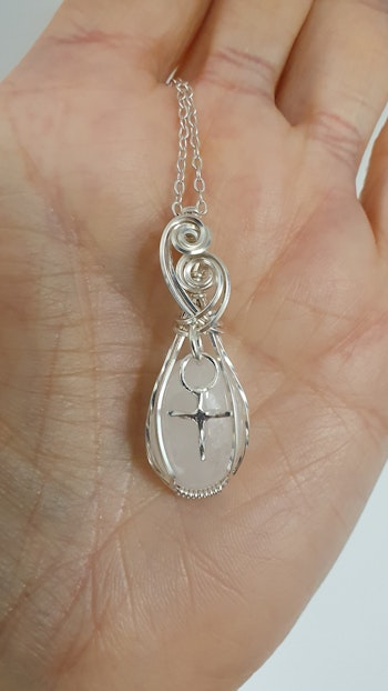 Halsband Luscious Woman i 925 sterlingsilver med vit kvarts
