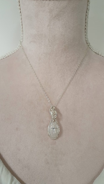 Halsband Luscious Woman i 925 sterlingsilver med vit kvarts
