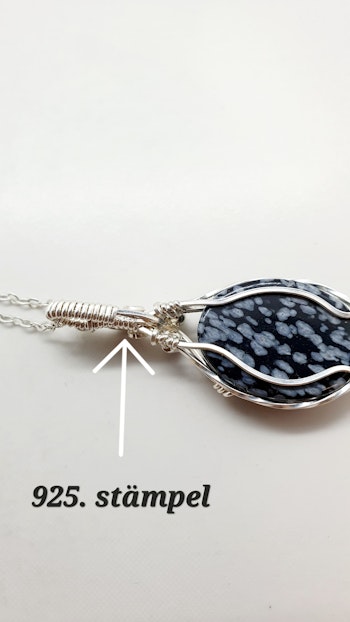 Halsband Swirly Pearls i 925 sterlingsilver med snöflingeobsidian