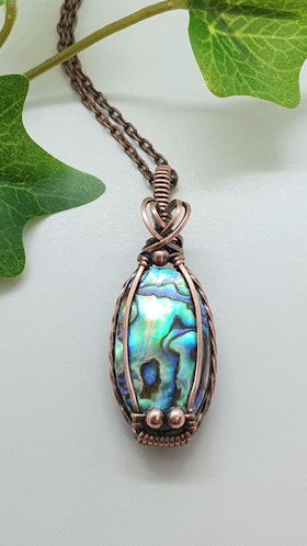 Halsband Classic Curves Pearls med paua snäcka