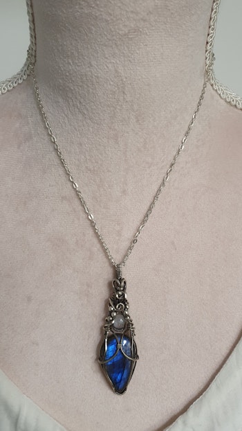 Halsband Delicious Double i oxiderat 925 sterlingsilver med labradorit och regnbågsmånsten