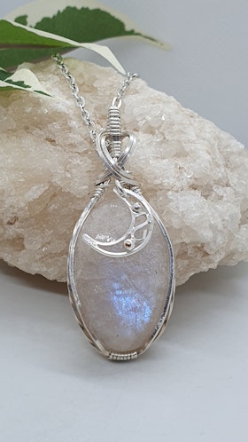 Halsband Magic Moon i 925 sterlingsilver med belomorite månsten
