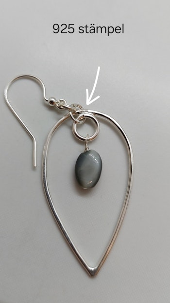 Örhängen Omvänd Droppe i 925 sterlingsilver med grå agat