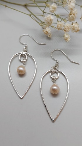 Örhängen Omvänd Droppe i 925 sterlingsilver med sötvattenspärlor