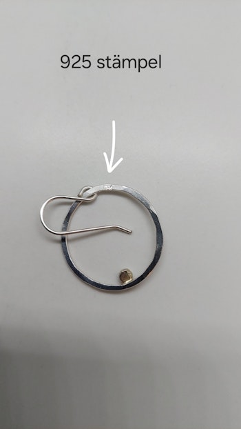 Örhängen Cirkel i 925 sterlingsilver med små silverkulor