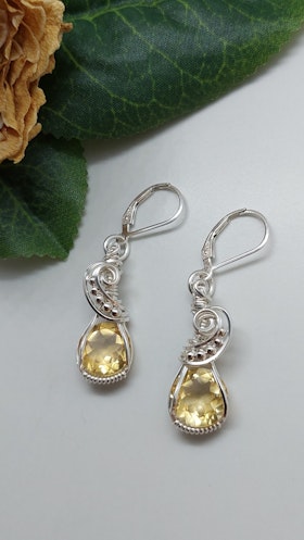 Örhängen Luscious Pearls i 925 sterlingsilver med facetterad citrin