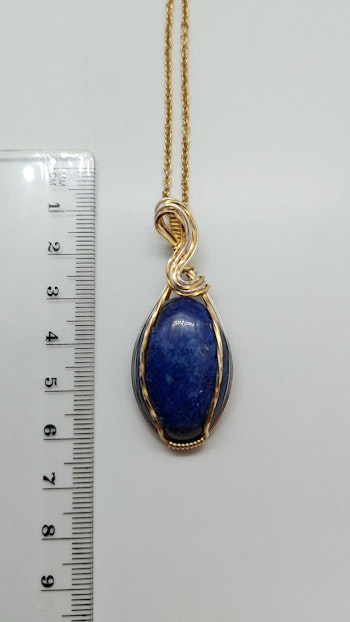 Halsband Swirly i 925 sterlingsilver och mässing med lapis lazuli