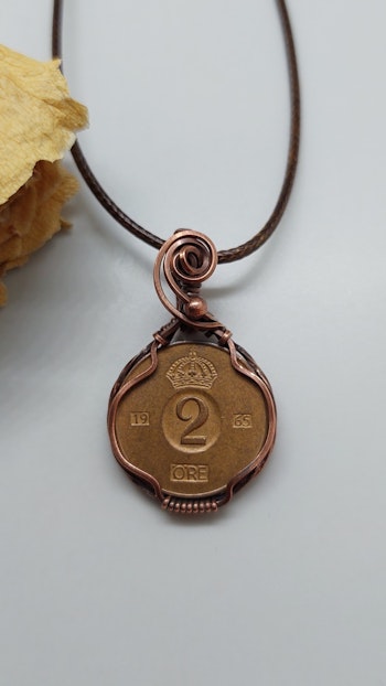 Halsband Coin i koppar med 2-öring från 1965