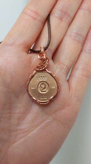 Halsband Coin i koppar med 2-öring från 1966