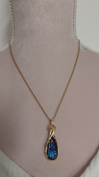 Halsband Luscious Flower i mässing med labradorit