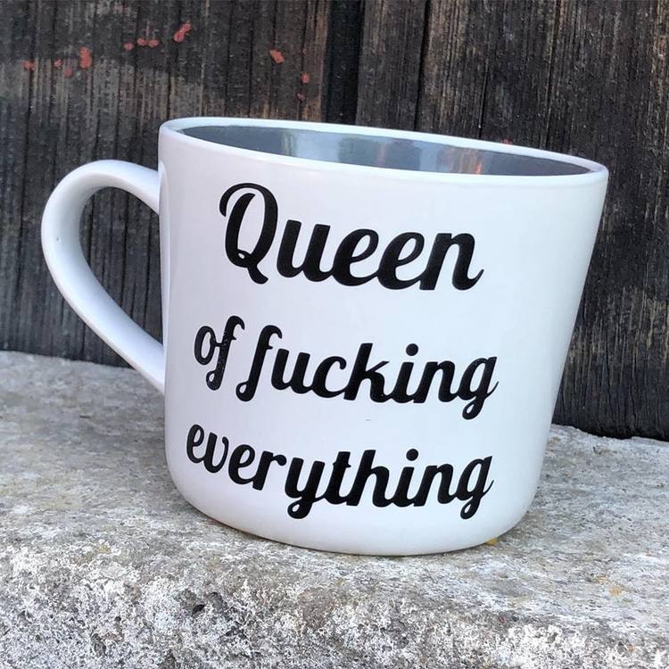 Queen of fucking everything - Muggtryck