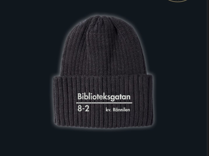 Ribbstickad mössa - Biblioteksgatan