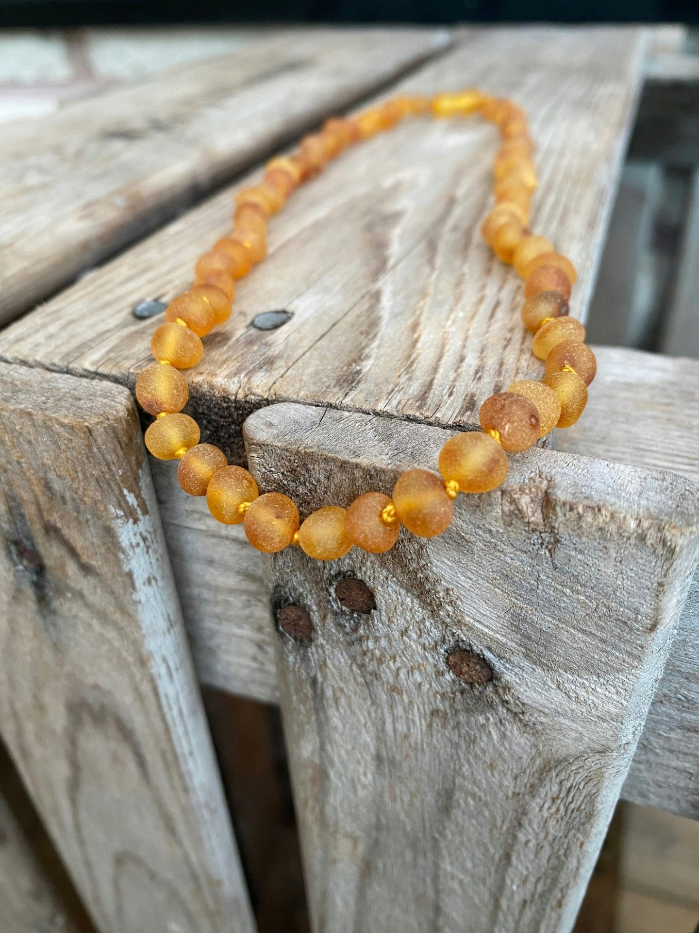 Kort halsband (40 cm) – Bärnsten, ljus, opolerad/rå