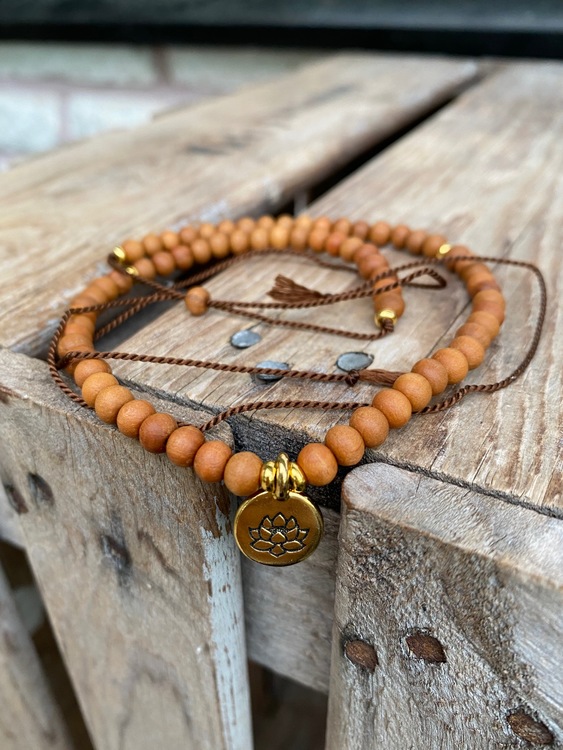 Justerbart halsband/armband – Sandelträ & lotusblomma