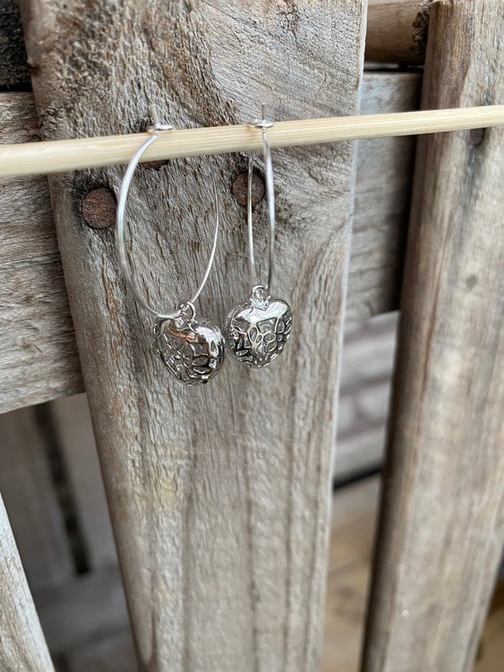 Örhängen – Hjärtan i silver