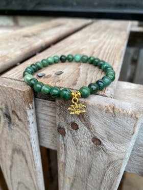 Armband – Afrikansk jade & lotusberlock