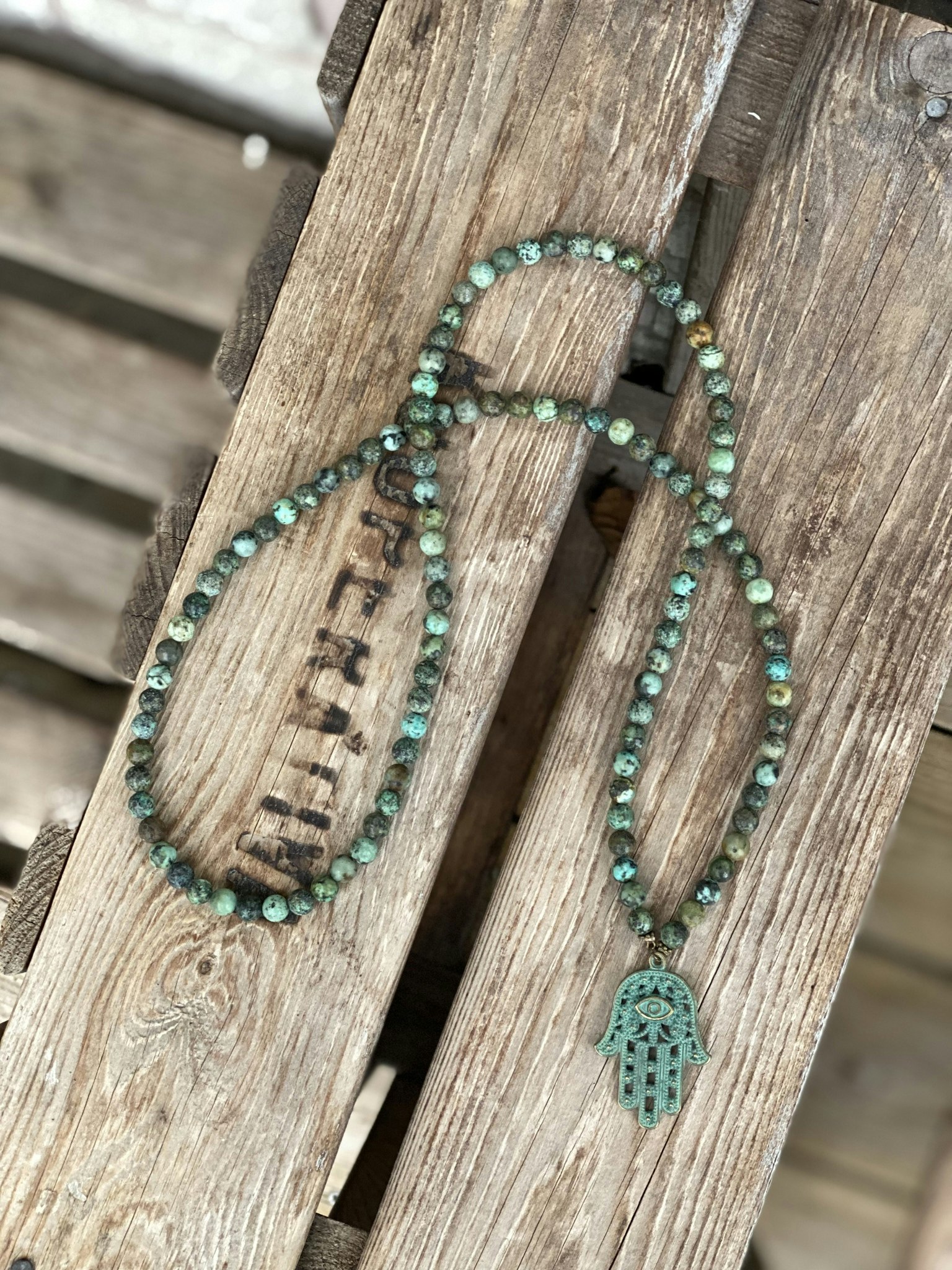 Långt halsband – Afrikansk turkos & hamsa