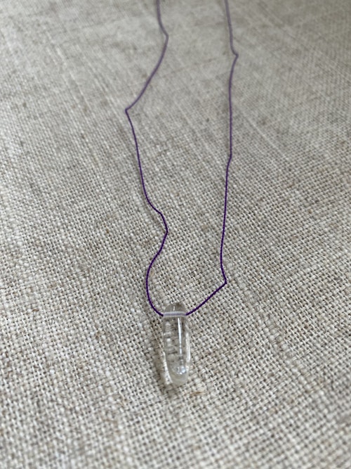 FYND – Halsband med bergkristall