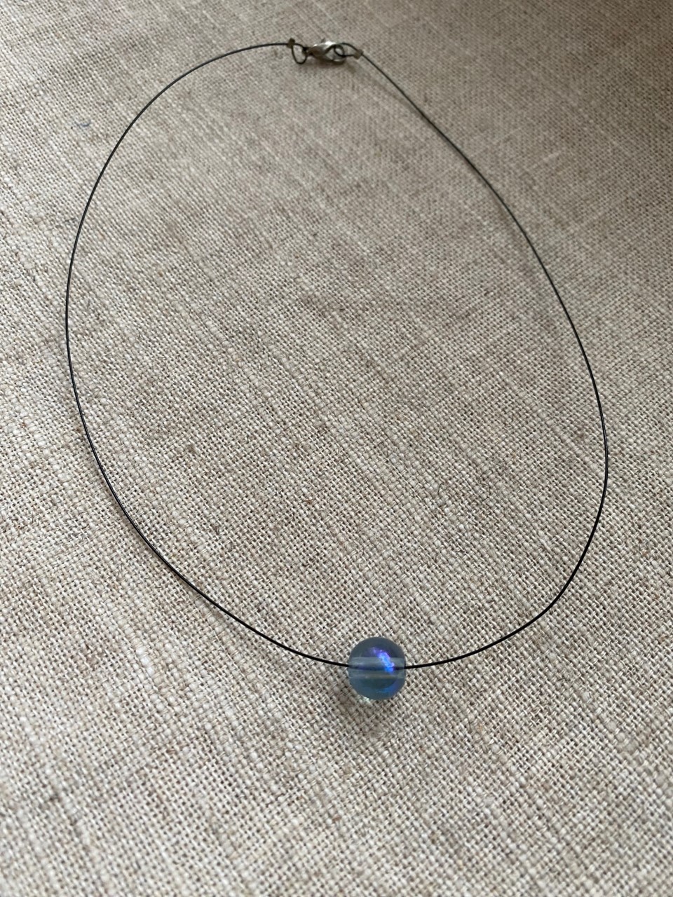 FYND – Halsband med skimrande pärla