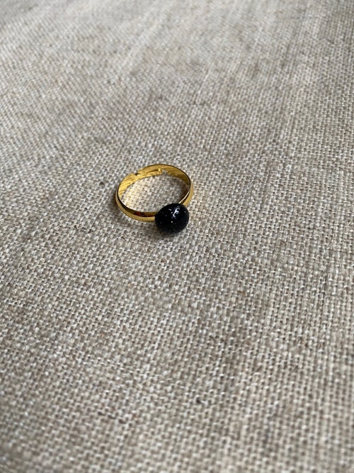 FYND – Ring, blå guldsten