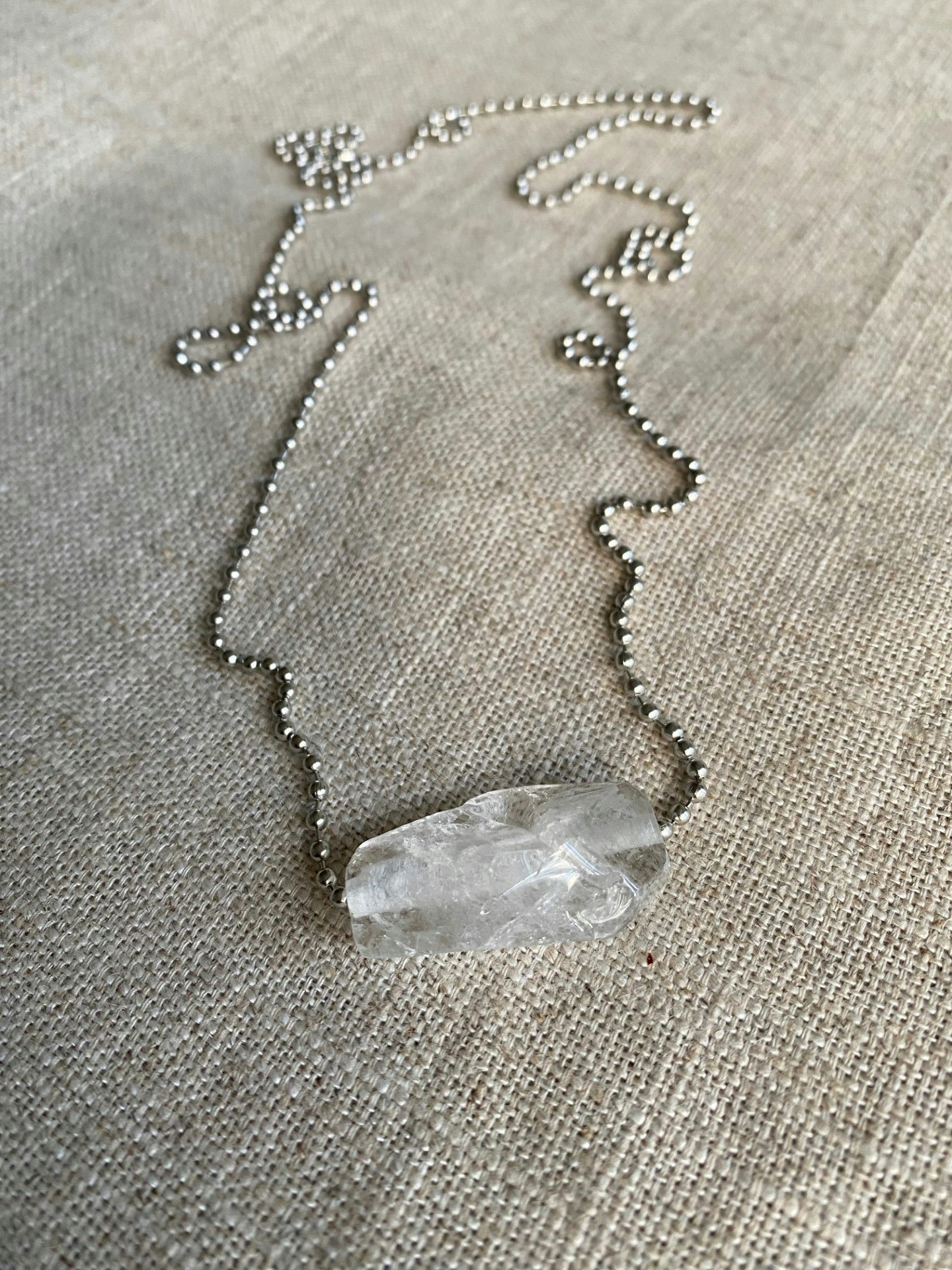 FYND – Långt halsband med bergkristall