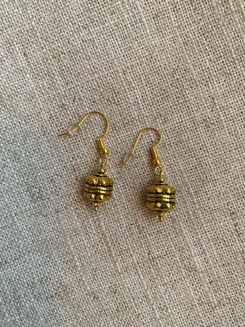 FYND – Örhängen, antikt guldfärgade pärlor