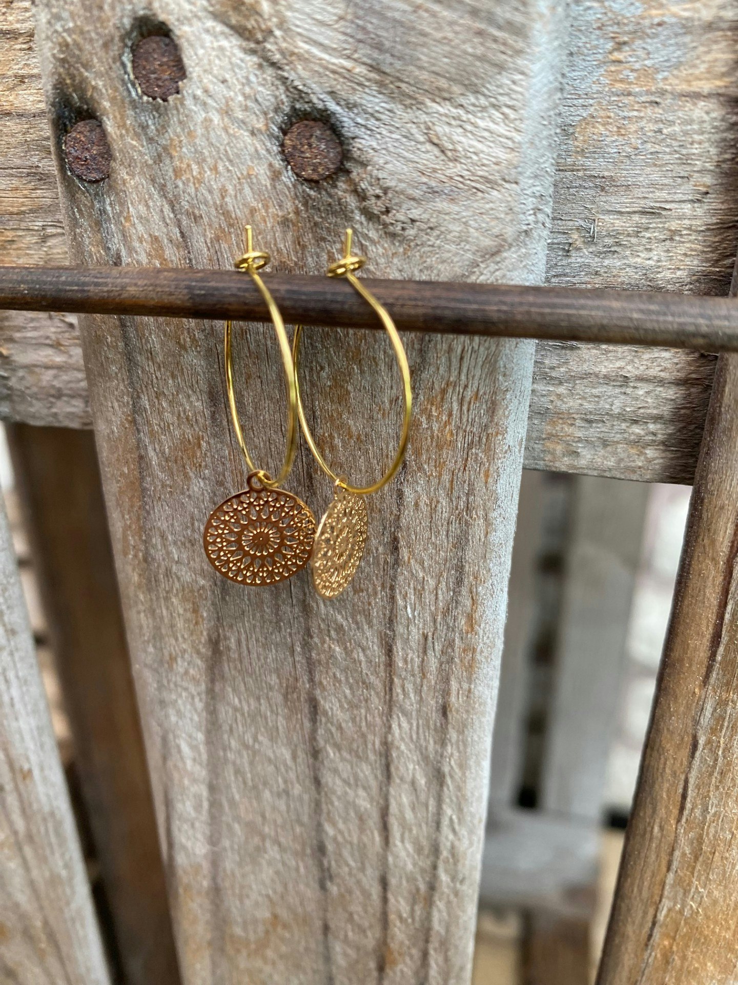 Örhängen – Mandala, guld
