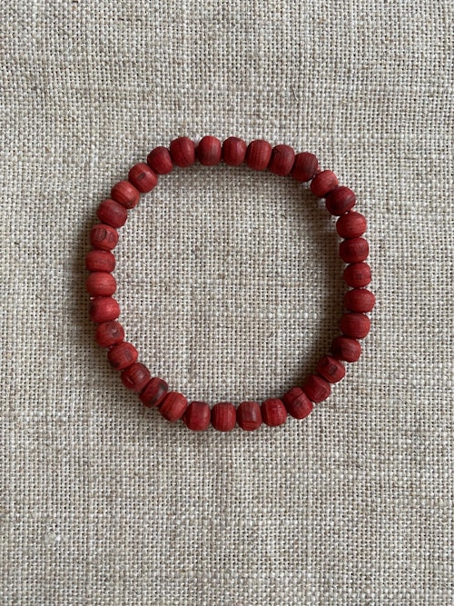 FYND – Armband, röd tulsi