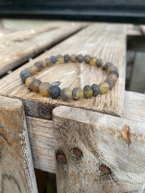 Armband – Bärnsten, mörk, opolerad/rå