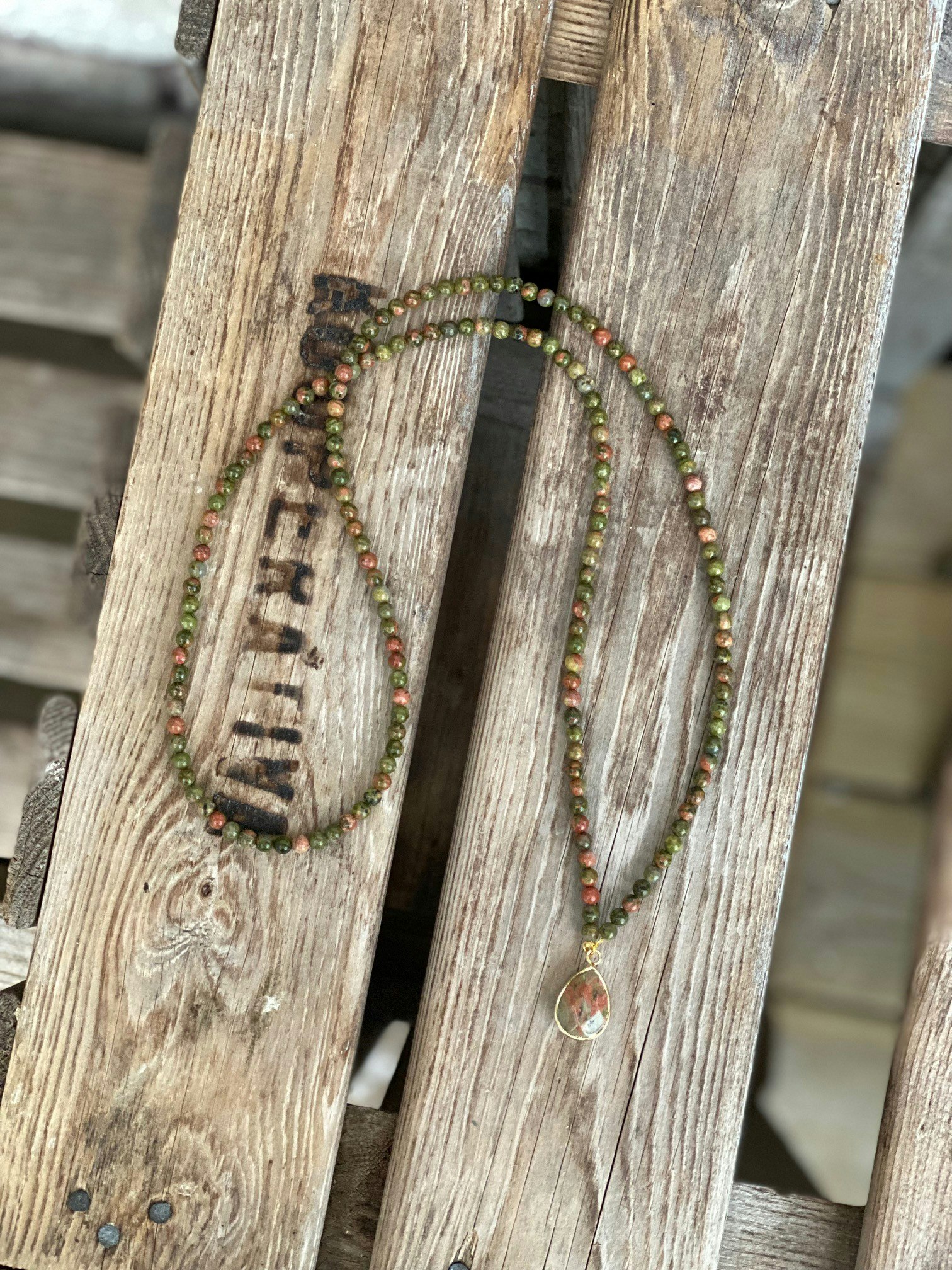 Långt halsband – Unakit