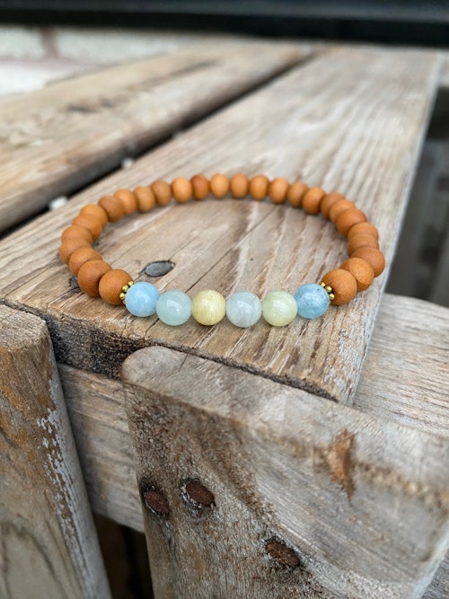 Armband – Sandelträ & flerfärgad akvamarin