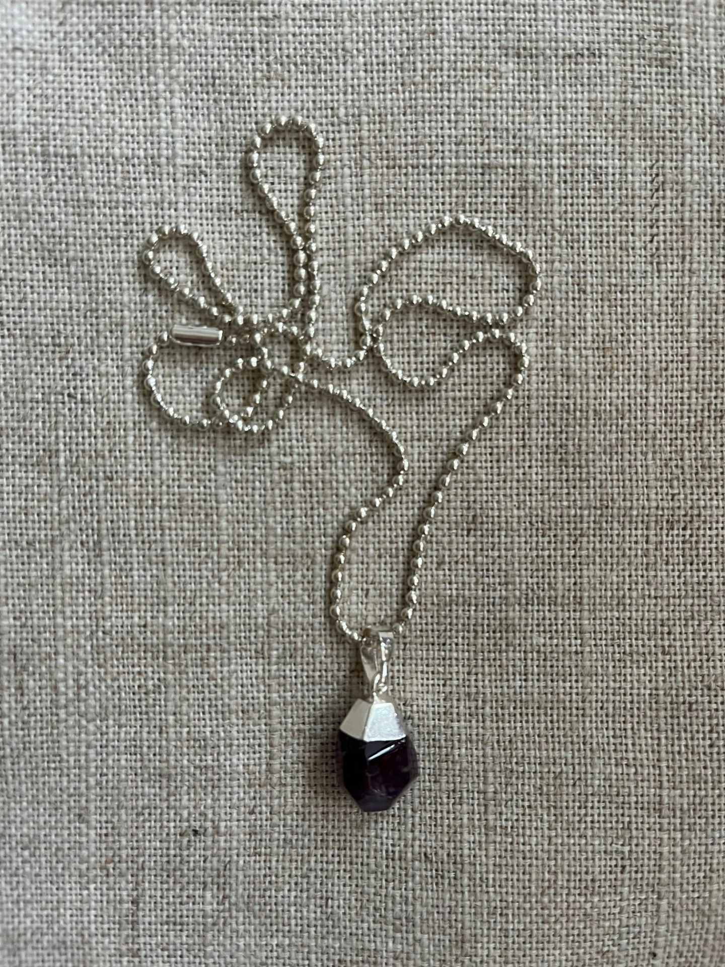 FYND – Kort halsband med ametist