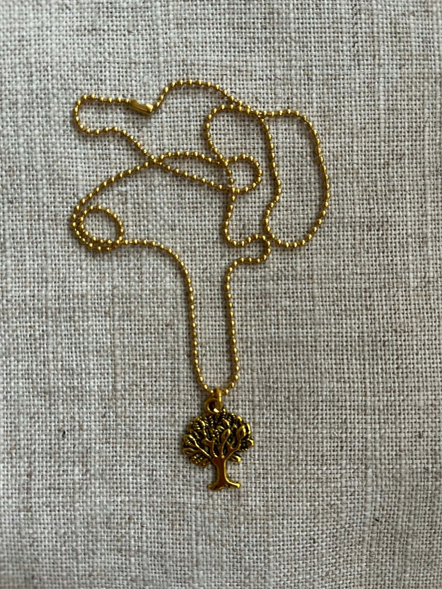 FYND – Kort halsband med träd