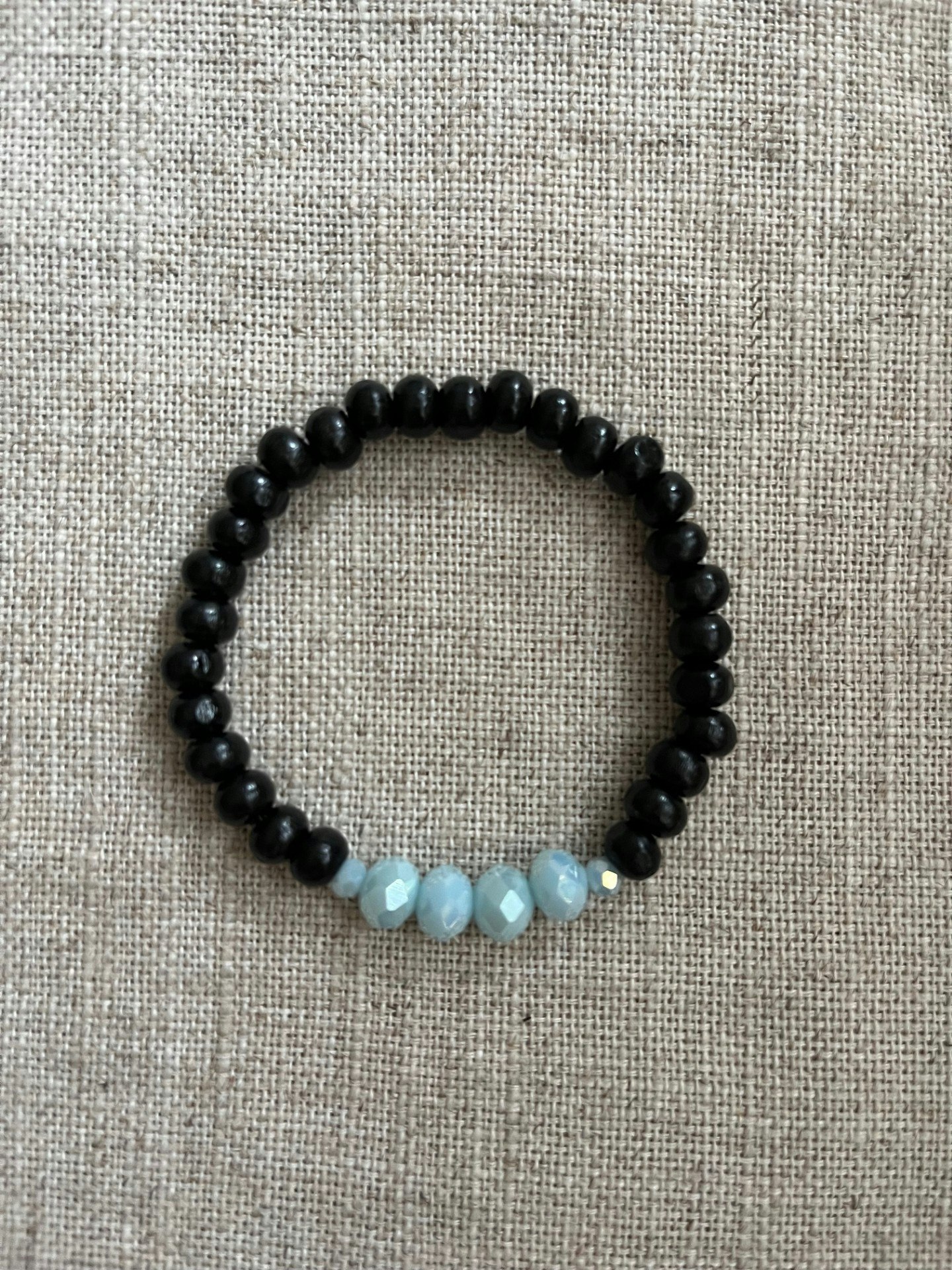 FYND – Armband, trä- & glaspärlor