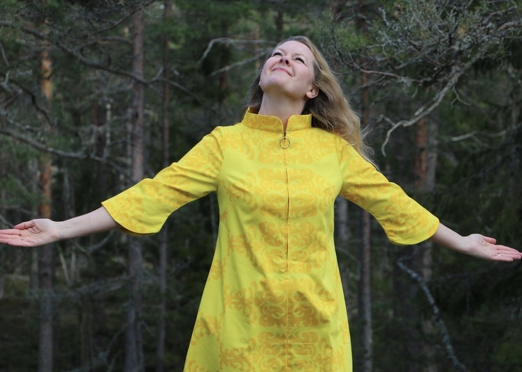 Modell Monica - solgul