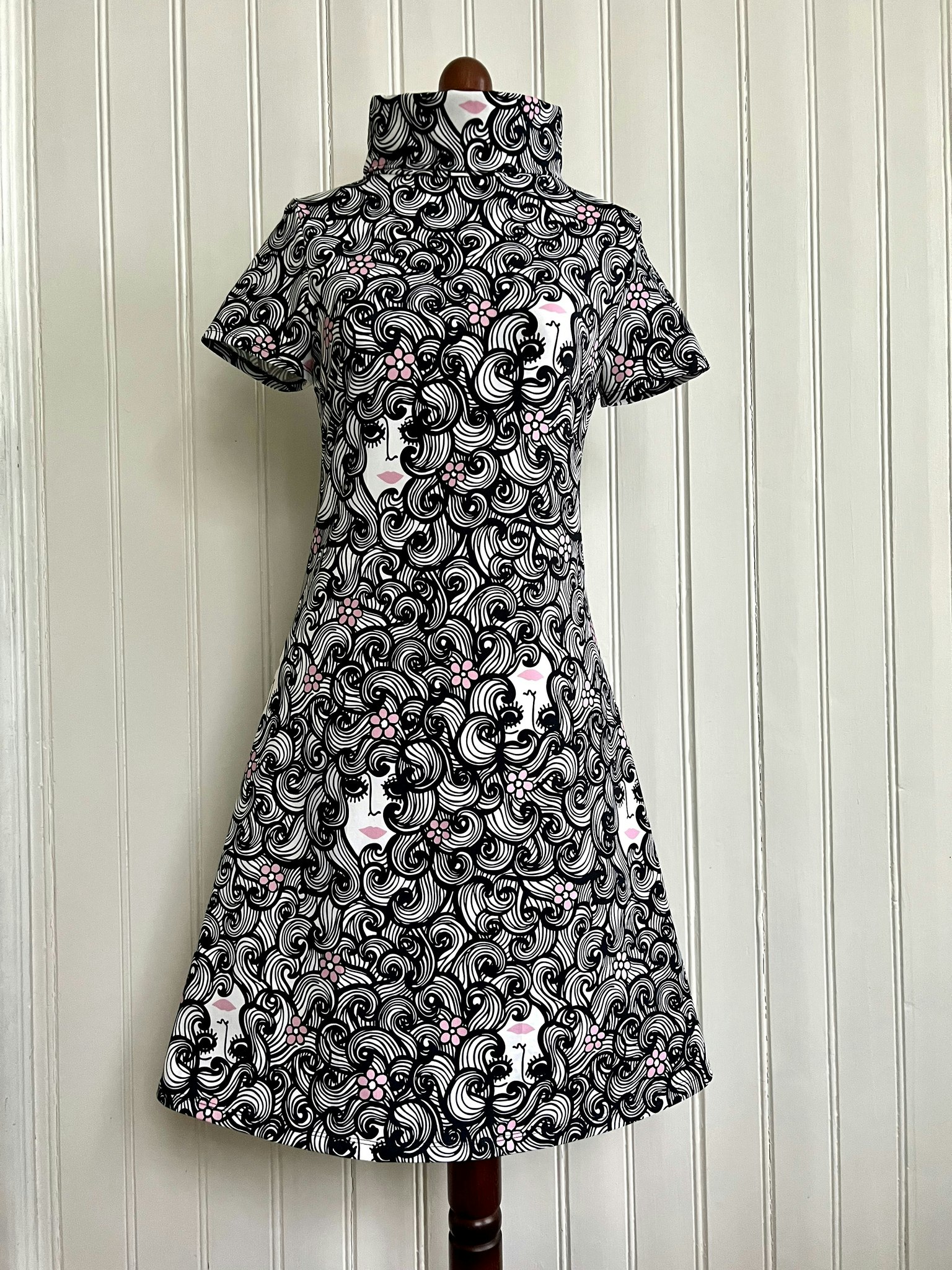Modell Ingrid - retrolockar