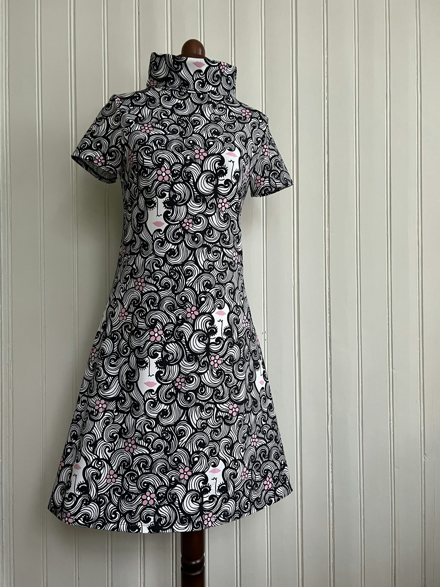Modell Ingrid - retrolockar