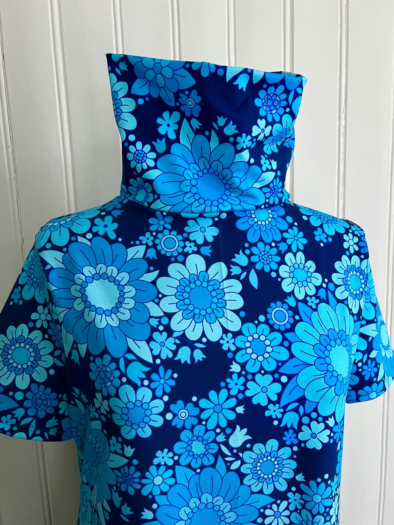 Modell Ingrid - blue Blossom