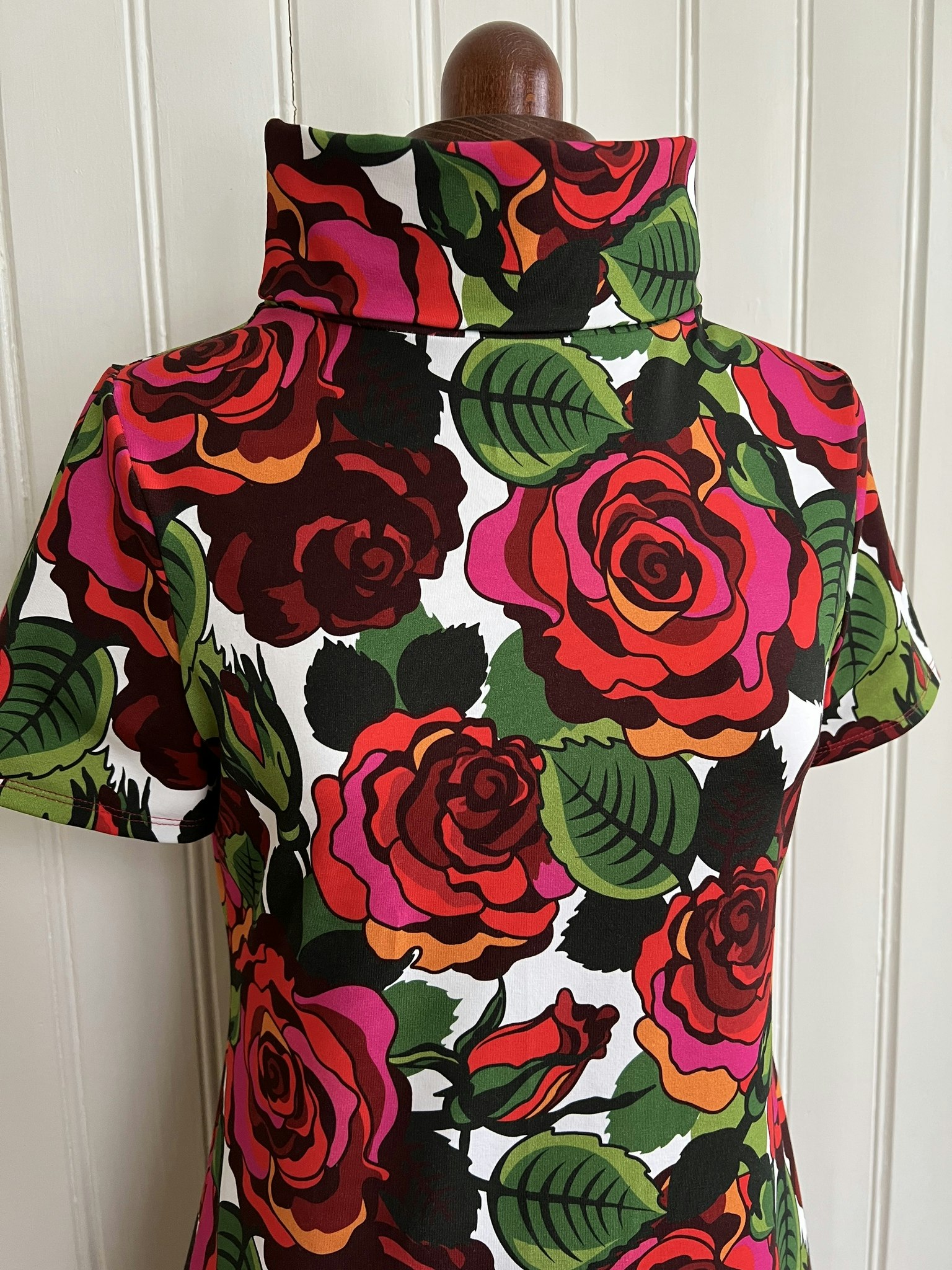 Modell Ingrid - röda rosor