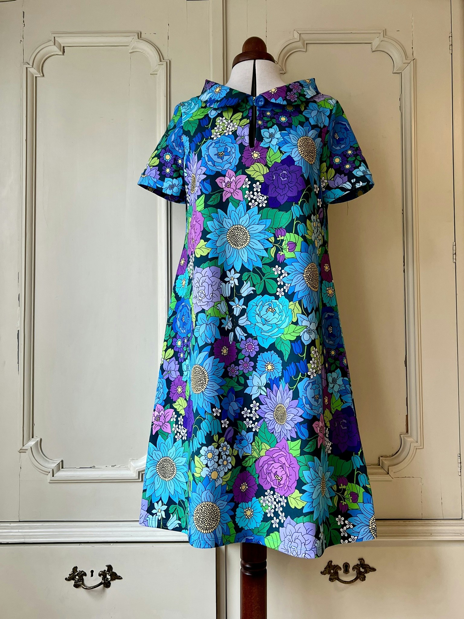 Modell Mirjam - blomster blå